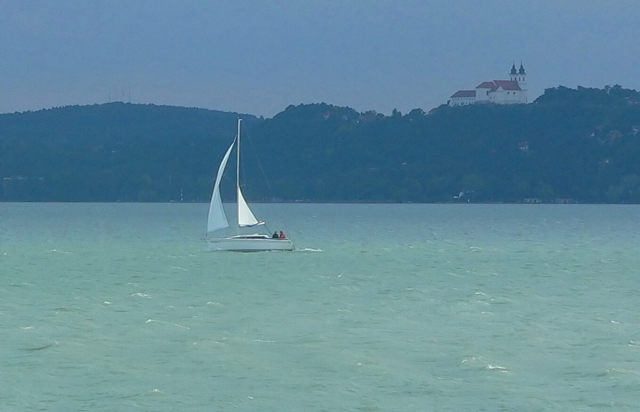 Plachetnice na Balatonu.jpg